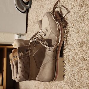 Sole Society Lace Up‎ Boots Combat Lug Sole Faux Suede Sz 9 NWT Beige Streetwear